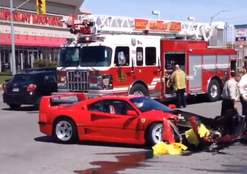 Ferrari F40: tamponata e distrutta da una Dodge Dart