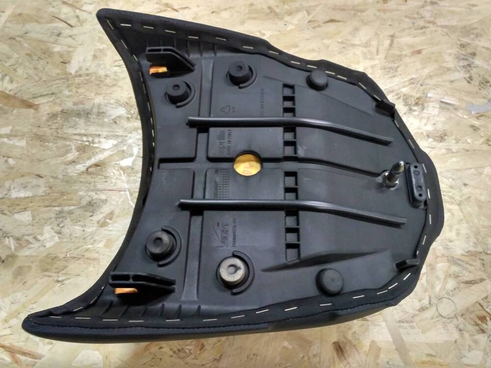 SELLA PASSEGGERO Aprilia Caponord (AP8129251) (2)