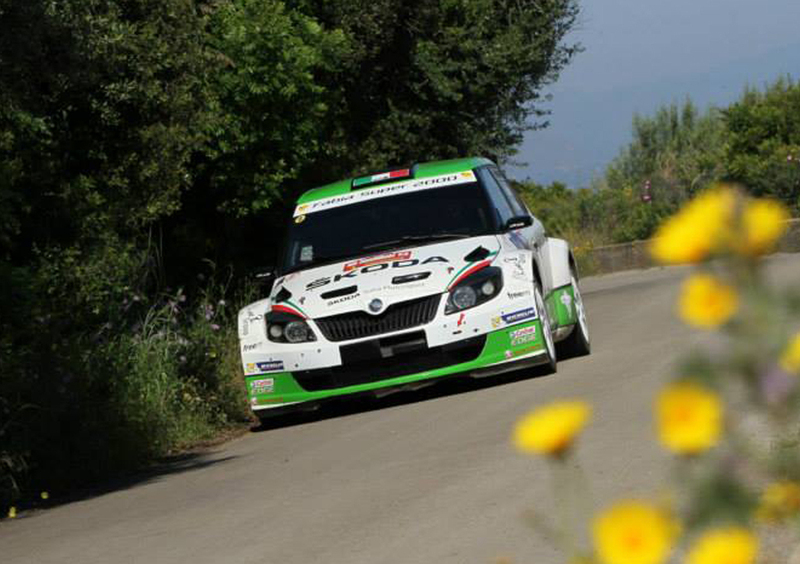 Rally Italia Sardegna, Giorno 1. Scandola (Skoda Fabia) si impone nel CIR