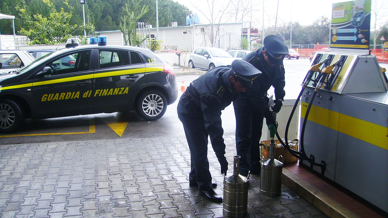 Campania: sequestrati 26 impianti di rifornimento dalla GdF
