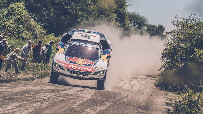 Dakar 2017. 2a Tappa. I leoni escono allo scoperto. A Loeb (Peugeot) vittoria e leadership