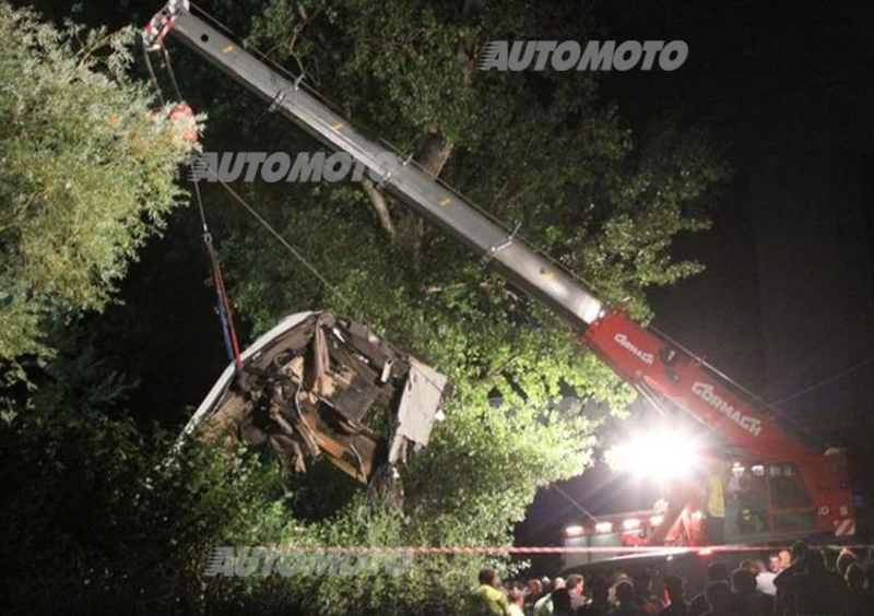 Bus in Irpinia, revisione falsa: 3 arresti. E chi doveva controllare le barriere?