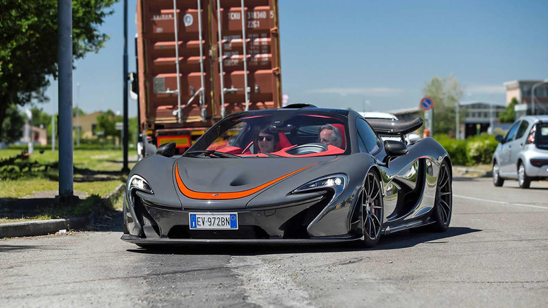 Horacio Pagani immortalato al volante di una... McLaren P1!