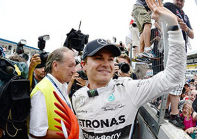 F1 Giappone 2014, Rosberg firma la pole position. Alonso quinto