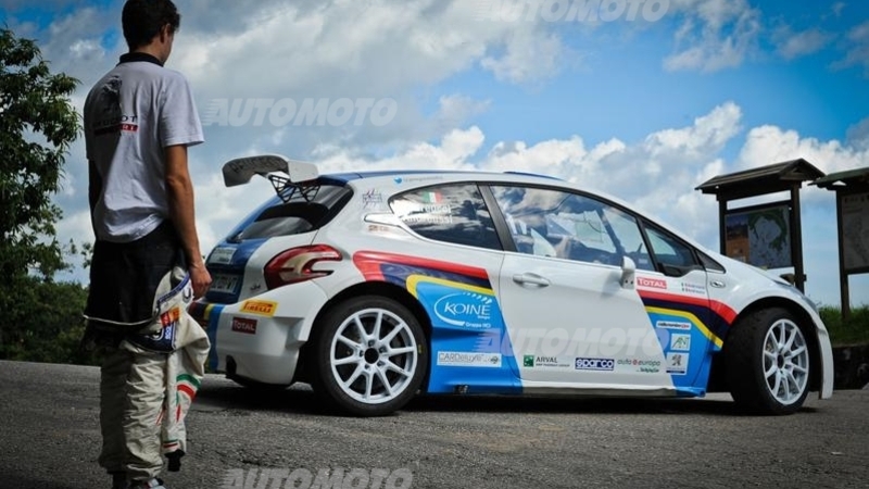 Albertini (Peugeot Rally Junor Team) prova la 208 T16 di Andreucci