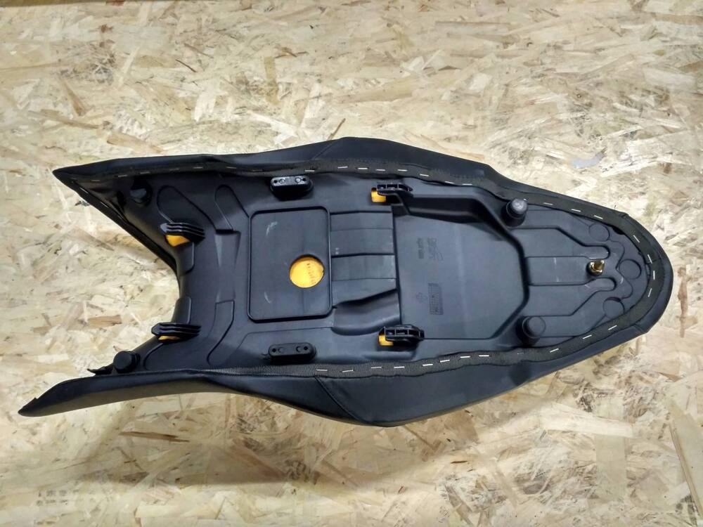 SELLA APRILIA SHIVER (86027900NA) (2)