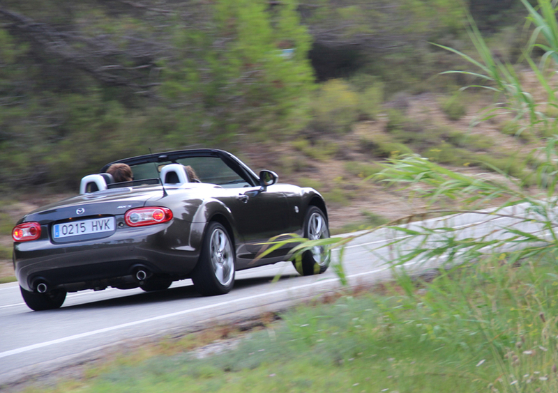 Mazda MX-5, il ripasso: dalle nubi del Montserrat al caldo del Mediterraneo