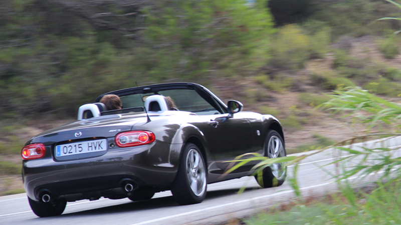 Mazda MX-5, il ripasso: dalle nubi del Montserrat al caldo del Mediterraneo