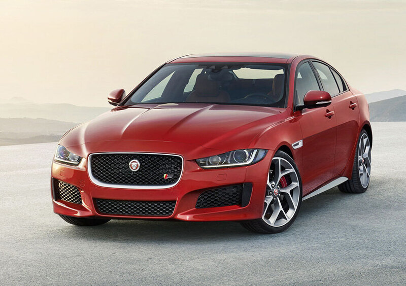 Jaguar XE: prime foto ufficiali. Costa 37.750 euro