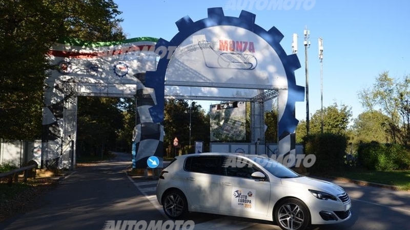 Tripletta di Peugeot con la 308. Auto Europa 2015