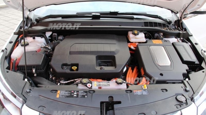 Motori termici, fine della storia? Non proprio, l&#039;auto elettrica pu&ograve; aspettare