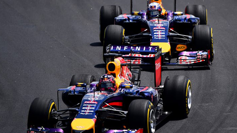 F1 Abu Dhabi 2014, clamoroso: squalificate le due Red Bull, l&#039;ala flette!