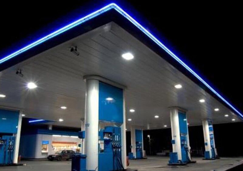 Petrolio e coerenza: oro nero in picchiata, benzina alle stelle. Qualcosa non torna