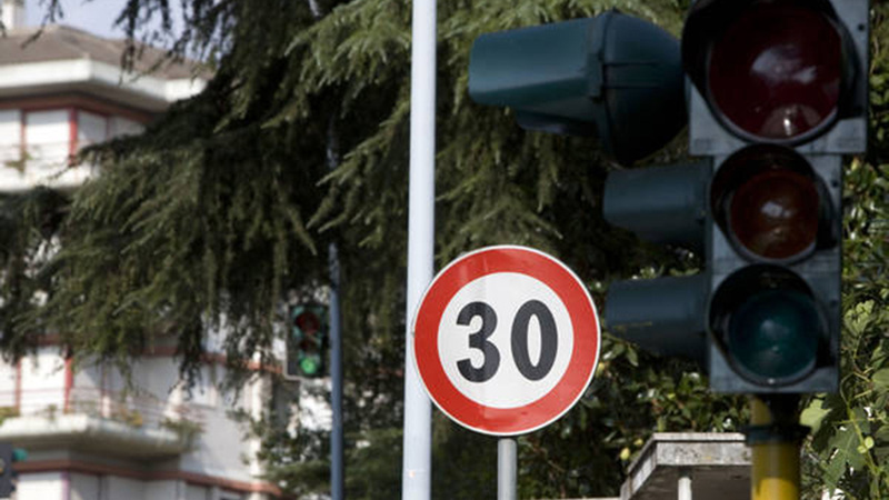 Milano: arriva la &quot;Zona 30&quot;, limite di velocit&agrave; a 30 km/h nella &quot;Milano Romana&quot;