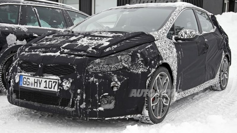 Kia Cee&#039;d GT: ecco i primi spyshot del restyling