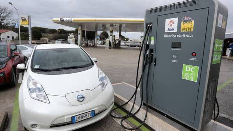 La ricarica dell&#039;auto elettrica? Si far&agrave; al benzinaio in meno di un&#039;ora