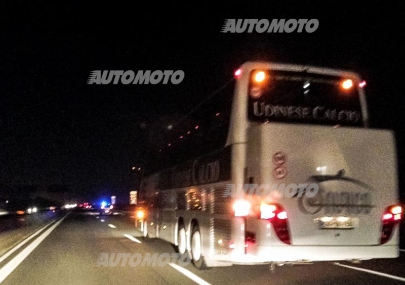 I bus delle squadre di calcio infrangono il Codice (scortati dalla Polizia). Abuso o diritto?