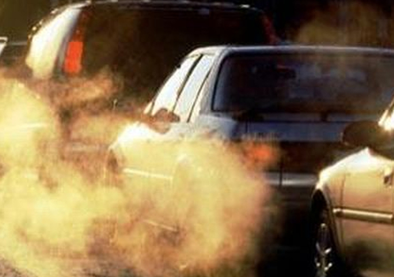 Francia, &egrave; guerra ai diesel. Fino a 10.000 euro a chi acquista un&#039;elettrica