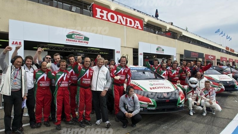 Vita da meccanico: un giorno nel team Castrol Honda WTCC