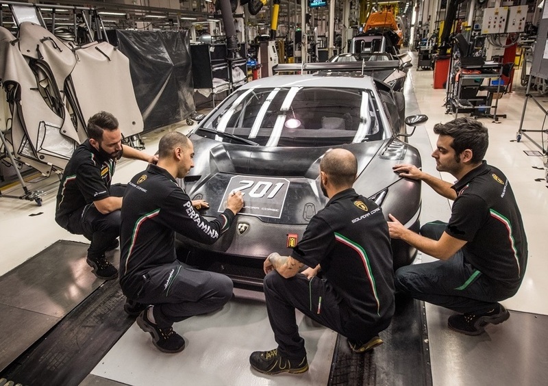 Lamborghini Huracan ST e GT3: record con oltre 200 vetture