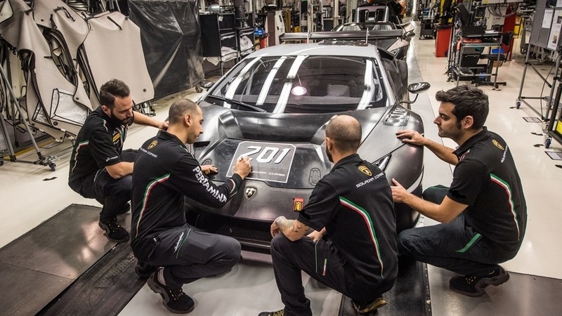 Lamborghini Huracan ST e GT3: record con oltre 200 vetture