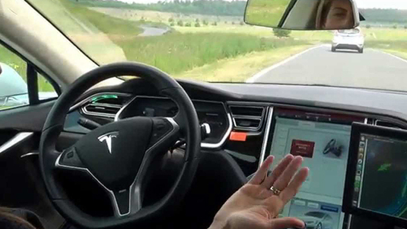 Tesla, Musk: &laquo;Guida autonoma entro 6 mesi al massimo&raquo;