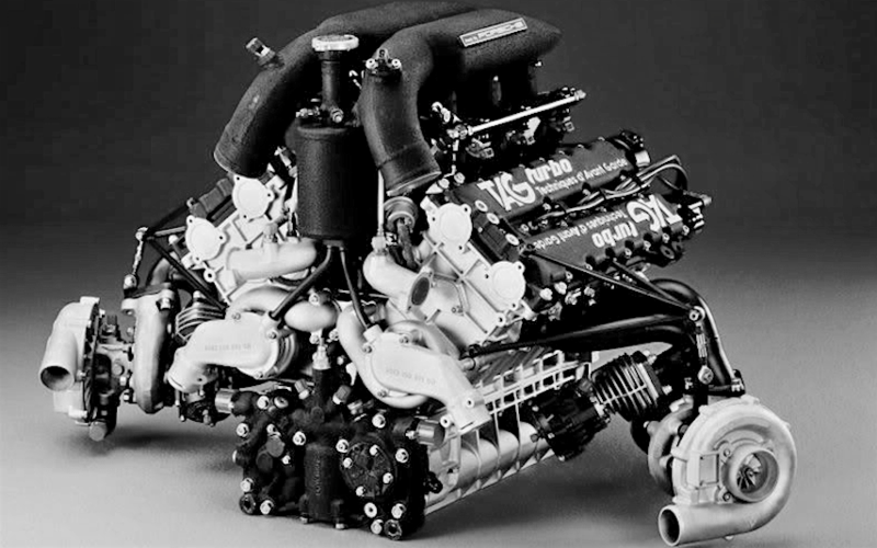 Nel V6 Tag&ndash;Porsche l&rsquo;angolo tra le due bancate di cilindri era di 80&deg;. Questo straordinario motore con valvole leggermente radiali e camme troncoconiche ha vinto tre mondiali piloti e due mondiali costruttori