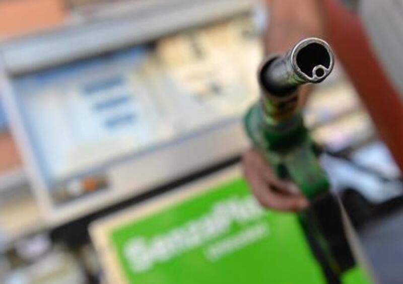 Benzina, in Italia il pieno pi&ugrave; caro d&#039;Europa