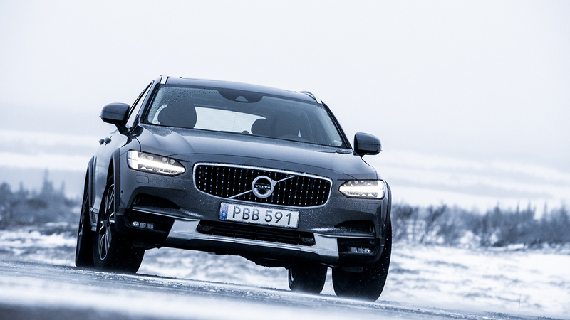 Volvo V90 Cross Country: torna la &ldquo;Regina delle Nevi&rdquo; [Video Primo Test]