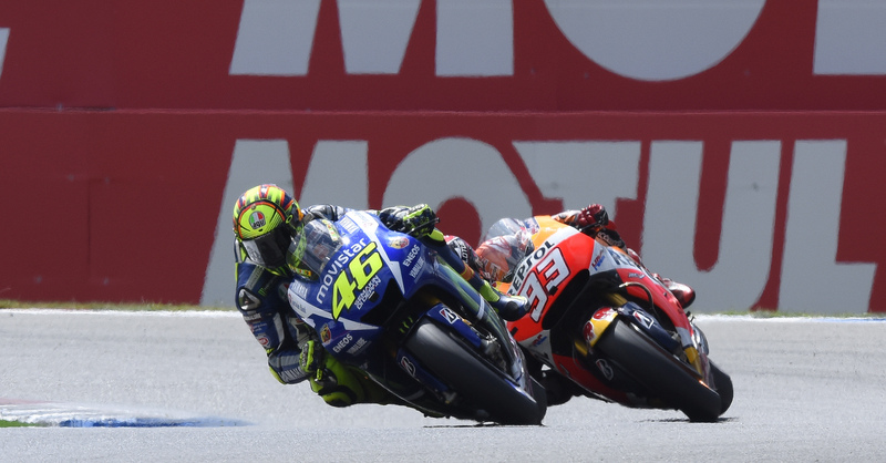 Assen: Stoner e Iannone dalla parte di Rossi