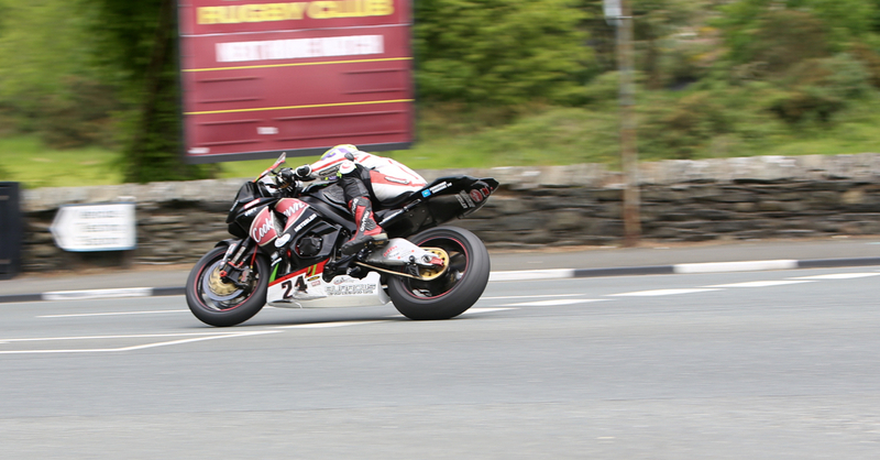 TT 2015, Jamie Hamilton in lento miglioramento