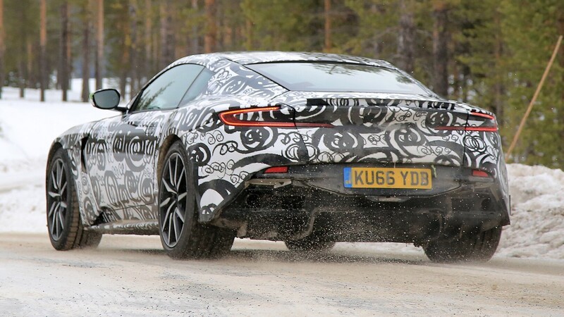 Nuova Aston Martin DB11 S: le foto dai test