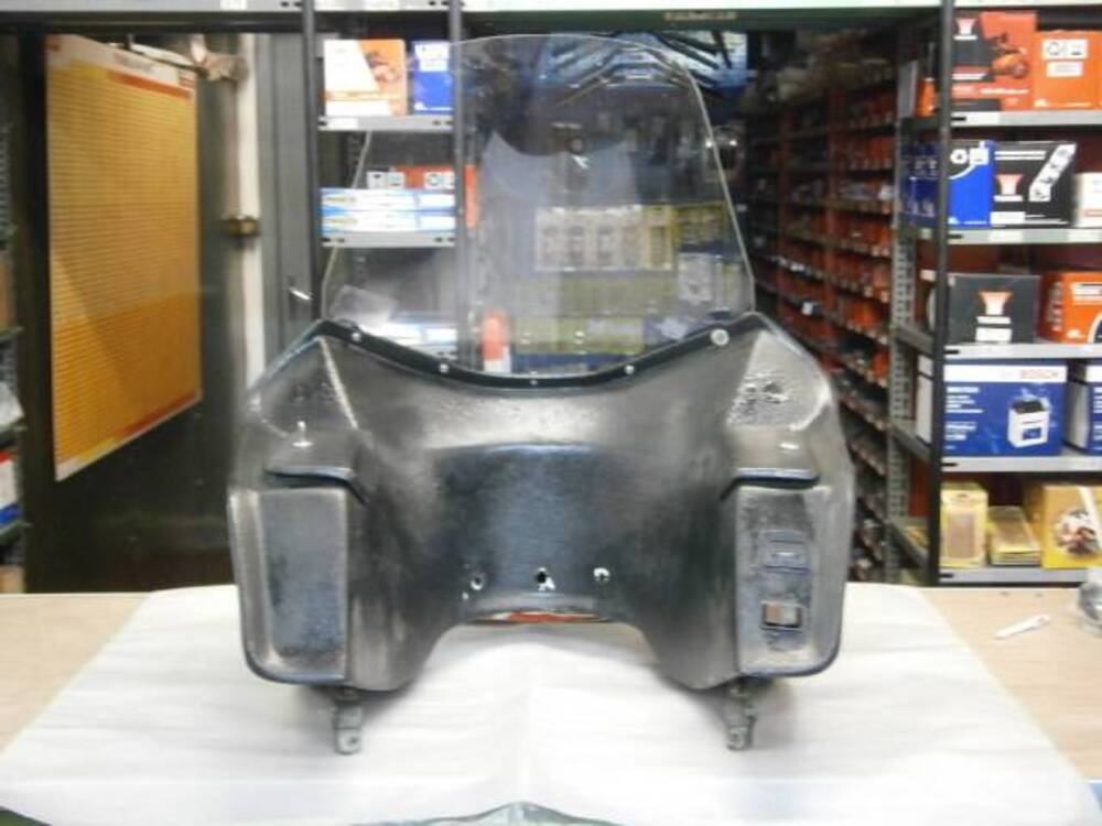 carena anteriore Moto Guzzi (3)