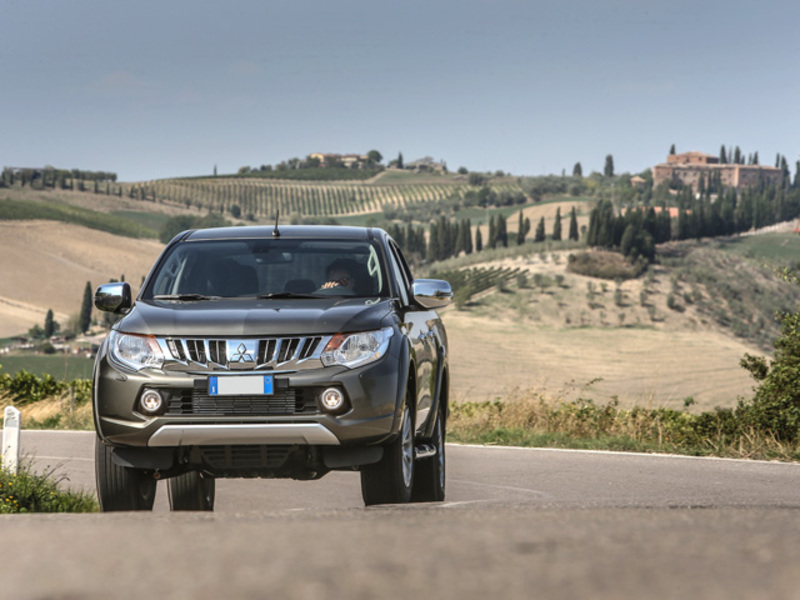 Mitsubishi L200 2.4 DI-D/154CV Club Cab Inform