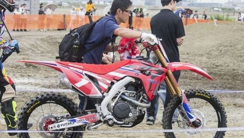 Honda CRF450R 2017? Il prototipo in gara a Kobe