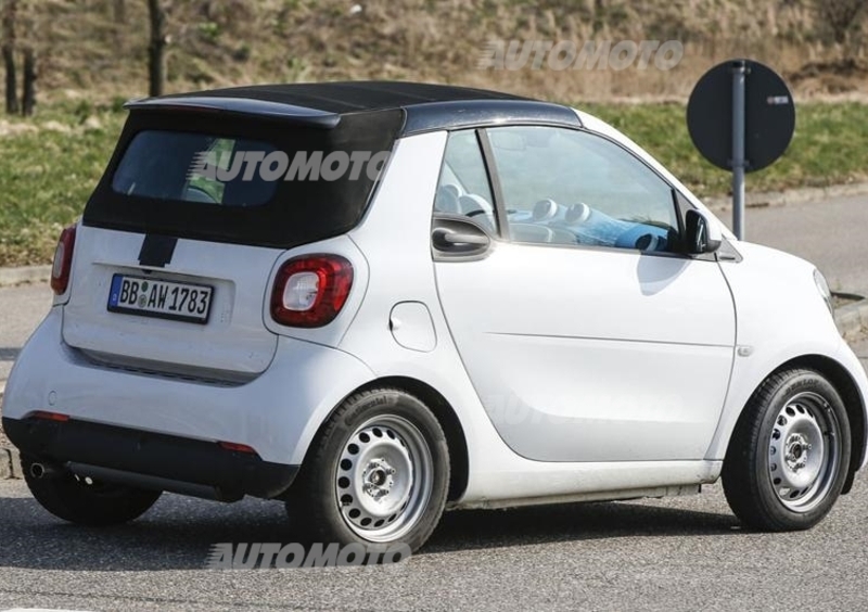 Nuova smart fortwo cabrio: ecco il muletto