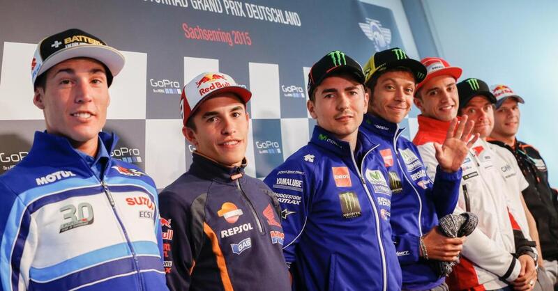 MotoGP 2015. Rossi: "Marquez mi elogia o mi prende in giro?"