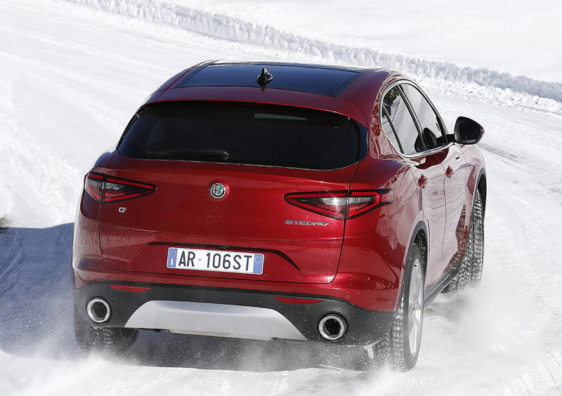 Alfa Romeo Stelvio (2017-->>) (25)