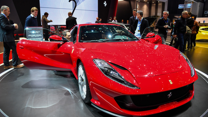 Ferrari 812 Superfast, la videorecensione al Salone di Ginevra 2017 [Video]