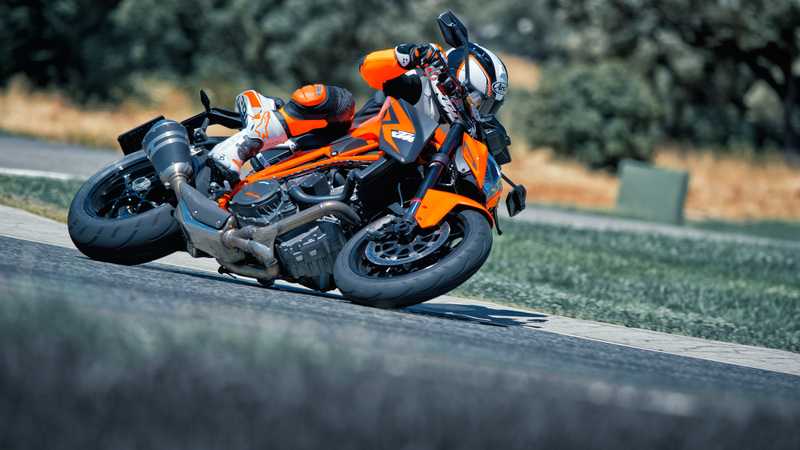 KTM Super Duke 1290 R: richiamo per il serbatoio