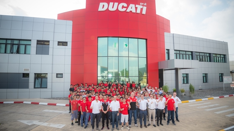 Melandri in visita a Ducati Thailand