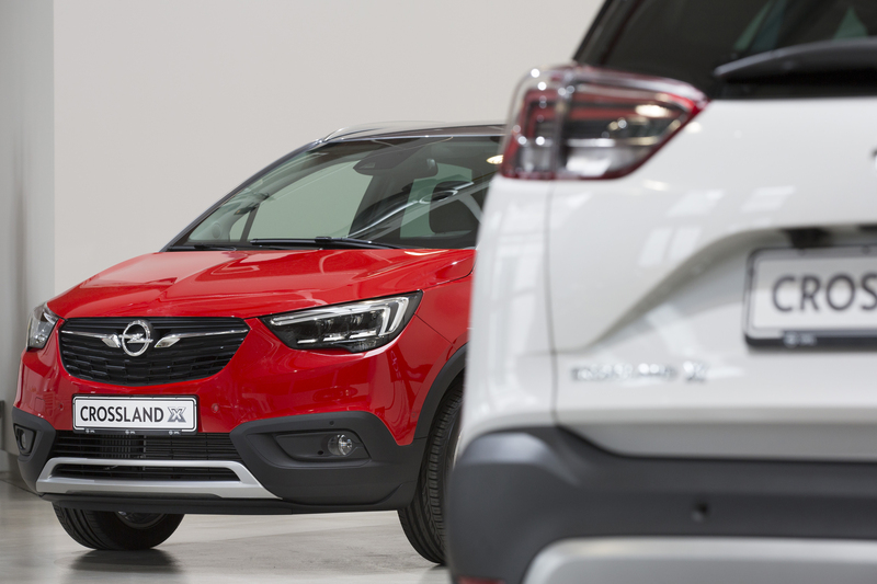 fuori &egrave; pienamente Opel, Crossland X, ma sotto il vestito ha DNA francese