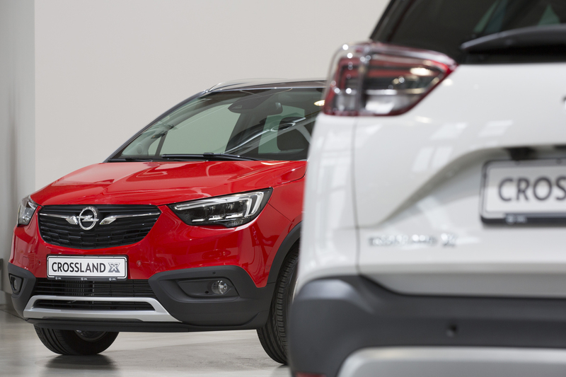 fuori &egrave; pienamente Opel, Crossland X, ma sotto il vestito ha DNA francese