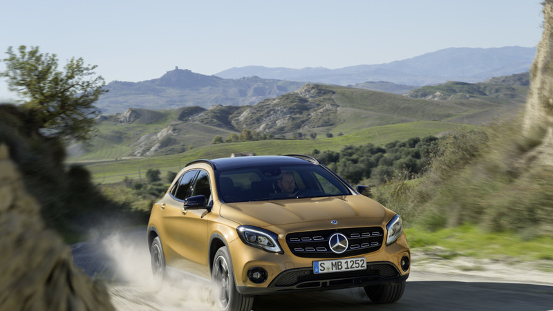 Mercedes-Benz GLA restyling 2017: pi&ugrave; alto, elegante e ricco