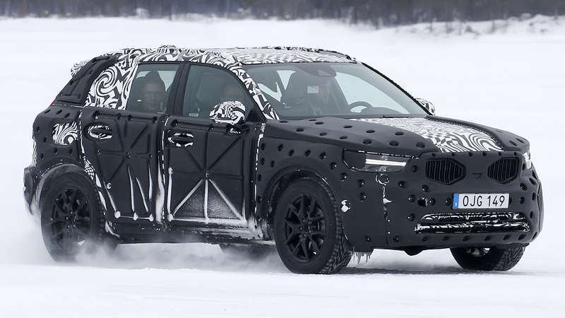 Nuovo XC40 Volvo: immagini dai test