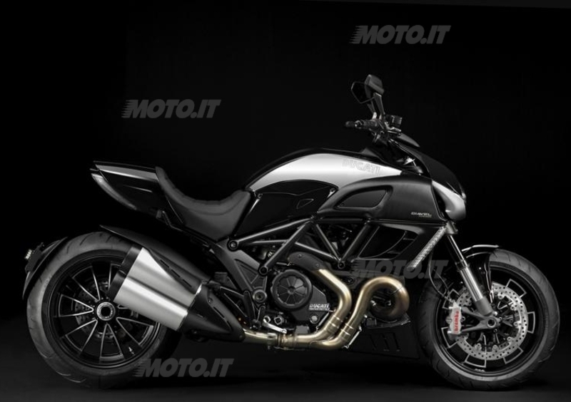 Ducati Diavel 1200 Diavel 1200 Cromo (2012) (3)