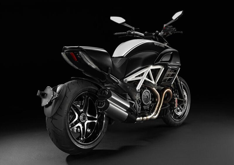 Ducati Diavel 1200 Diavel 1200 Cromo (2012) (4)