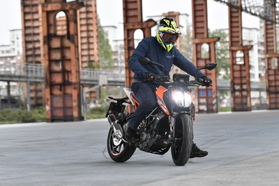 KTM 125 Duke 2017. Accende la passione