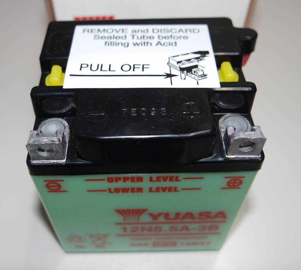 Batteria per RD350LC Yuasa (6)