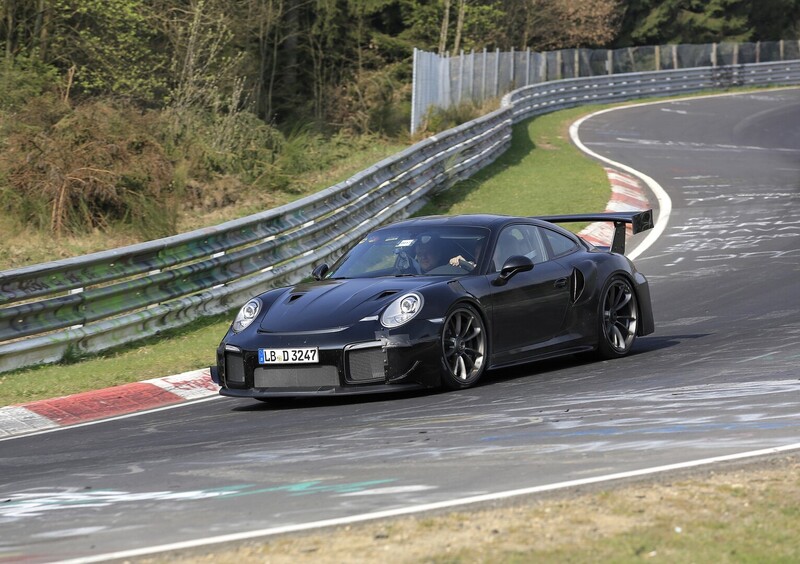 Porsche new 911 GT2: spy shots